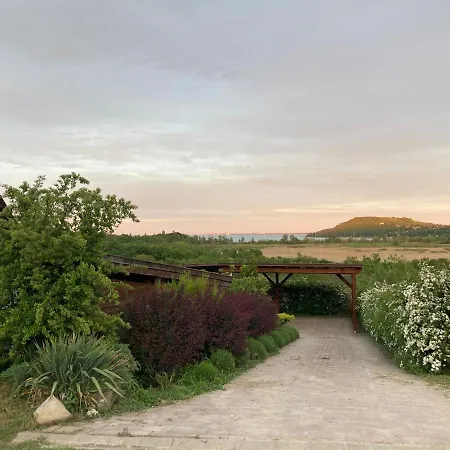 Voeroesmal Vendeghaz