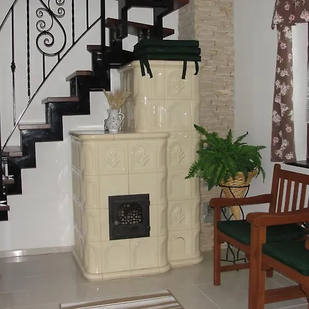 Voeroesmal Vendeghaz Apartament