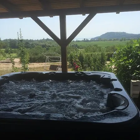 Voeroesmal Vendeghaz Балатонфюред