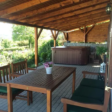 Апартаменты Voeroesmal Vendeghaz *