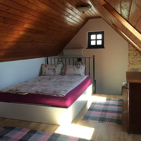 Апартаменты Voeroesmal Vendeghaz