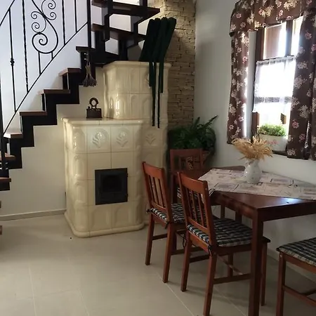 Апартаменты Voeroesmal Vendeghaz *